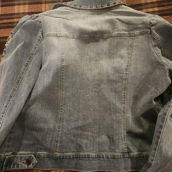 Denim jacket embroidered - Picture 10 of 10